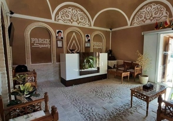 لابی اقامتگاه سنتی پارسیک یزد